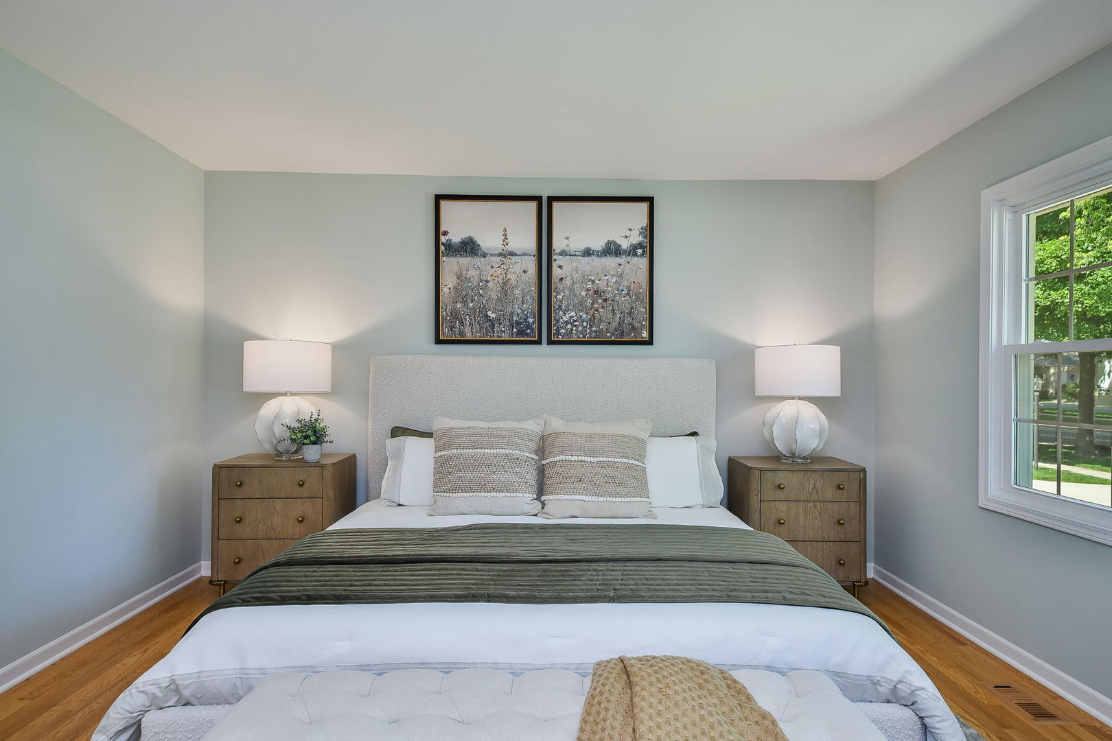541 Williamsburg Road Glen Ellyn, IL 60137 - Photo 21 of 45 a bedroom with a bed and window