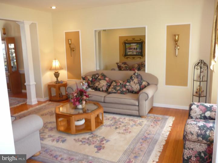 102 Cliveden Drive Newtown, PA 18940 - Photo 6 of 25