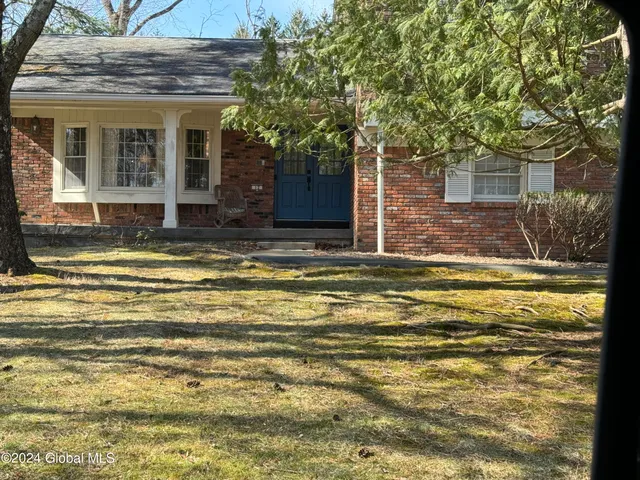 $475,000 | 12 Carstead Drive, Bethlehem, NY 12159