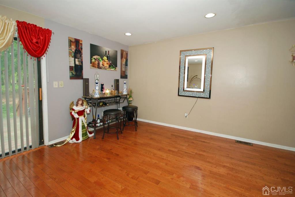 2 Tulip Court Edison, NJ 08820 - Photo 14 of 34 a workspace with furniture and a window