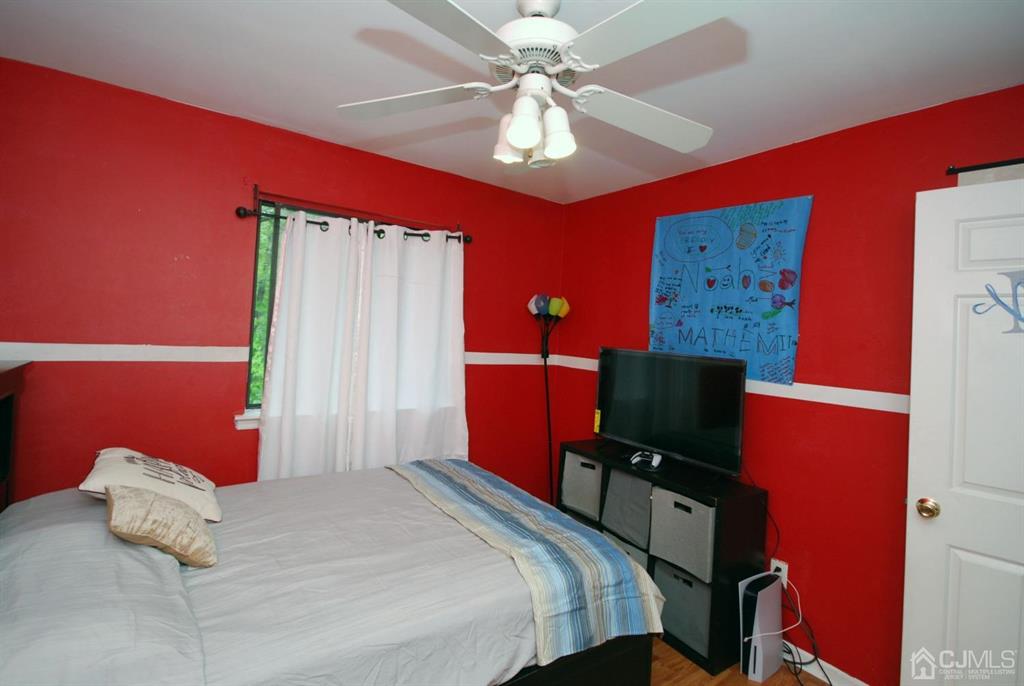 2 Tulip Court Edison, NJ 08820 - Photo 23 of 34 a bedroom with a bed and a television