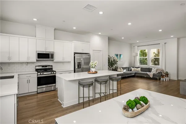 $799,000 | 935 East Mason Lane, Unit 52, Anaheim, CA 92805