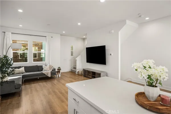 $799,000 | 935 East Mason Lane, Unit 52, Anaheim, CA 92805