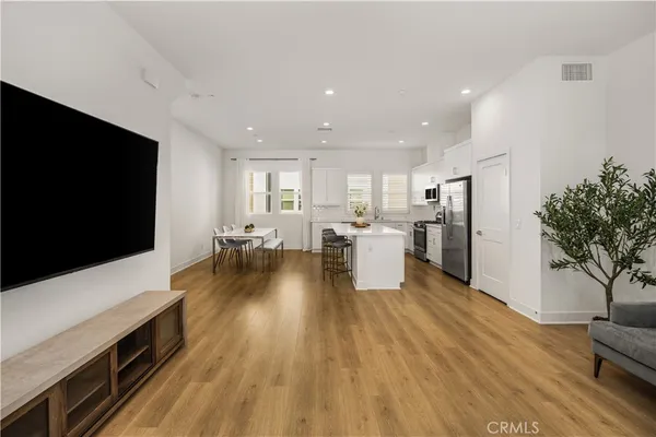 $799,000 | 935 East Mason Lane, Unit 52, Anaheim, CA 92805