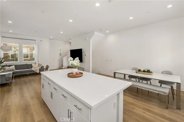 $799,000 | 935 East Mason Lane, Unit 52, Anaheim, CA 92805