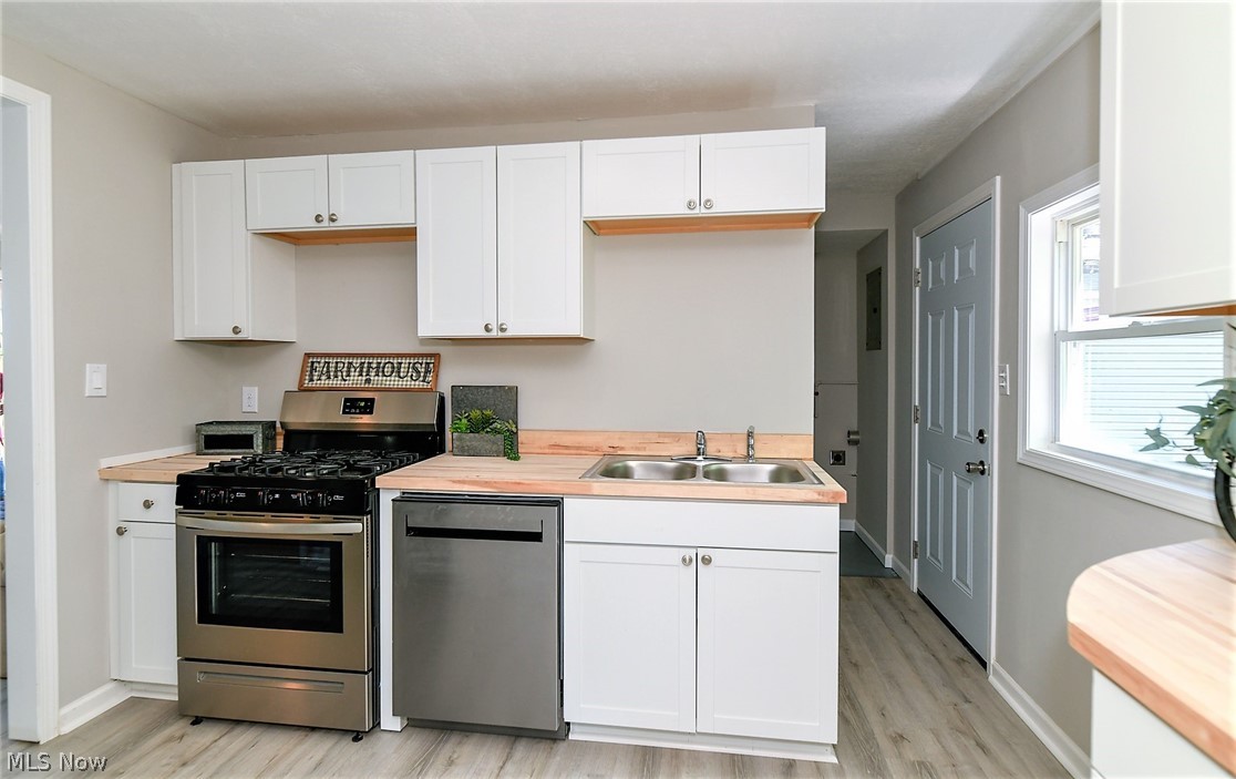 769 Patterson Avenue Akron, OH 44310 - Photo 11 of 27 *REMODELED KITCHEN ~