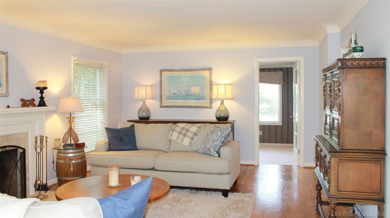 1205 Whittier Road Grosse Pointe, MI 48230 - Photo 8 of 73 31328037-7.JPG