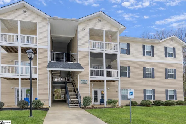 $199,900 | 222 McKenna Circle, Greenville, SC 29615