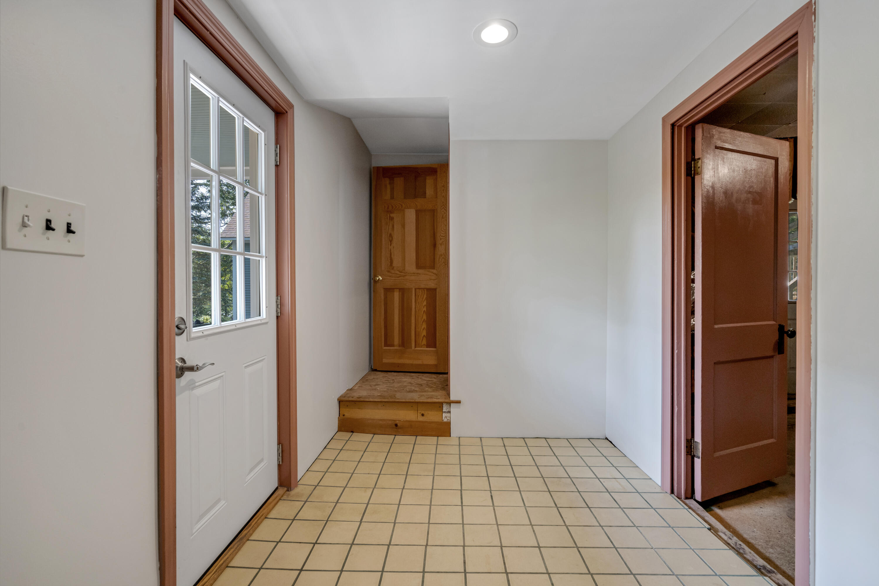 142 River Road Bowdoinham, ME 04008 - Photo 8 of 67 Mud room 2