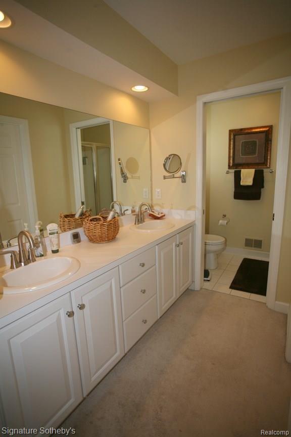 7261 Rabbit Ears Pass, Unit 36 Clarkston, MI 48346 - Photo 10 of 27 Dual Sink Master Bath