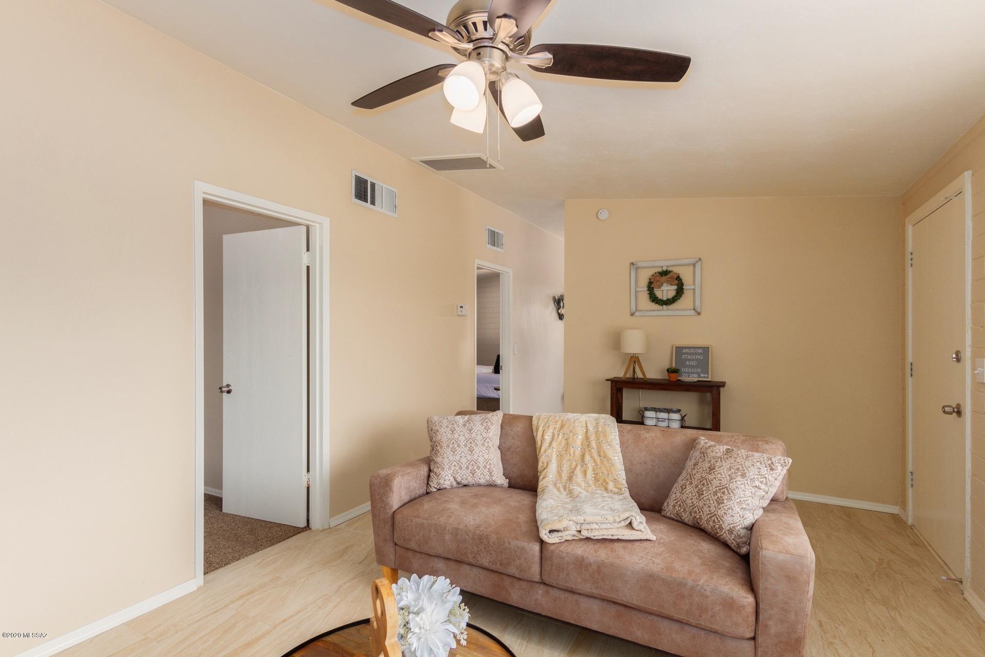 1043 East Navajo Road Tucson, AZ 85719 - Photo 8 of 25 a living room with furniture and a ceiling fan