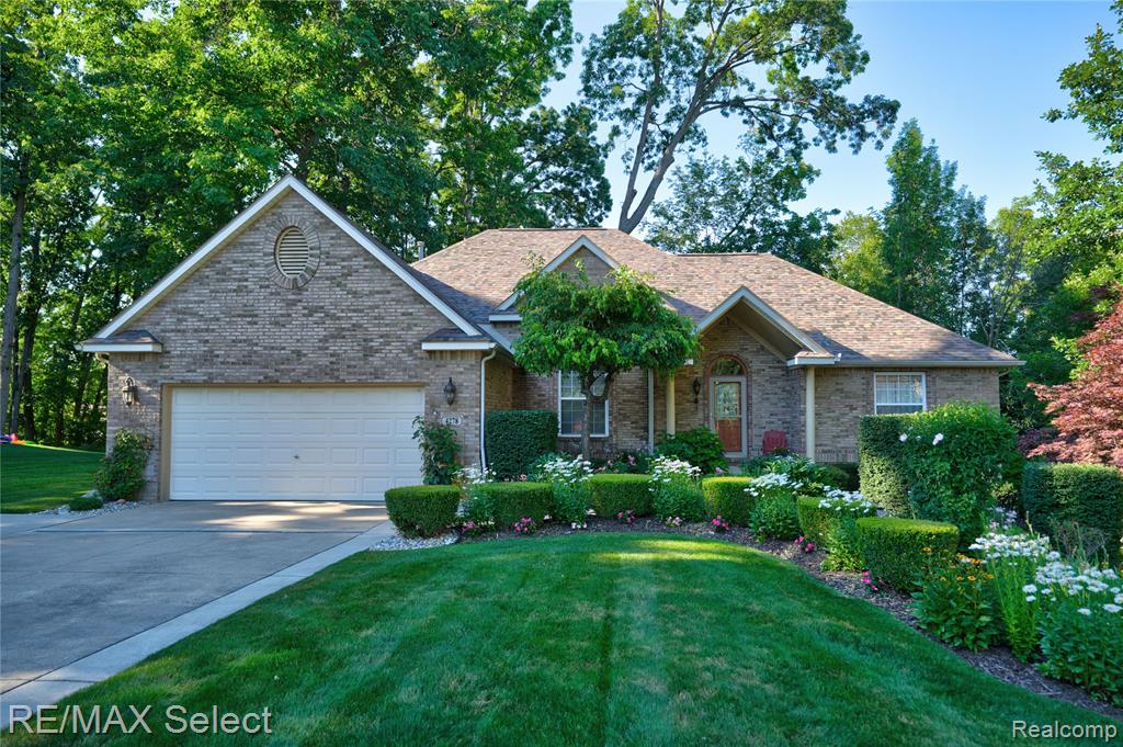 4278 Springwood Fenton, MI 48430 - Photo 2 of 80