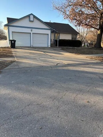 $249,000 | 818 Autumn Drive, Belton, MO 64012