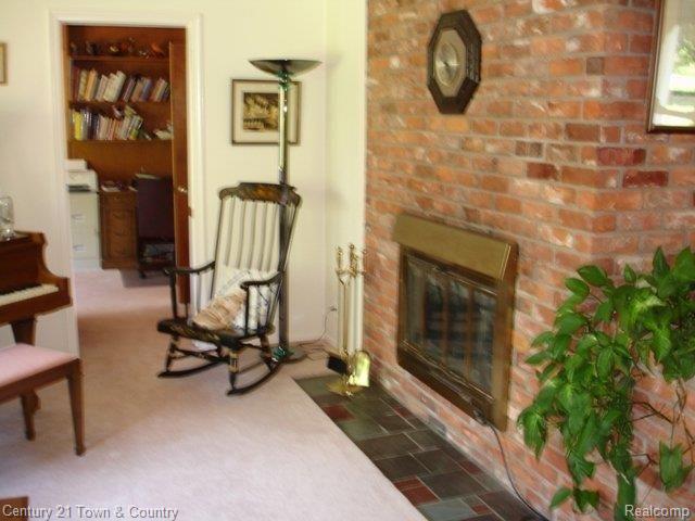 4840 Wye Oak Road Bloomfield Hills, MI 48301 - Photo 17 of 25 Fireplace in Living Room.JPG