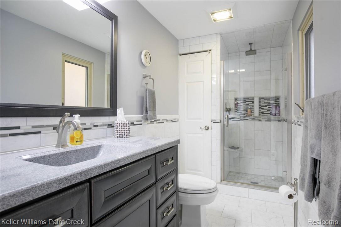 282 Rose Brier Drive Rochester, MI 48309 - Photo 18 of 43 Master Bath