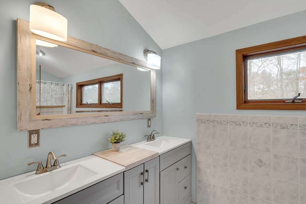 11 Violet Road Burlington, MA 01803 - Photo 16 of 25