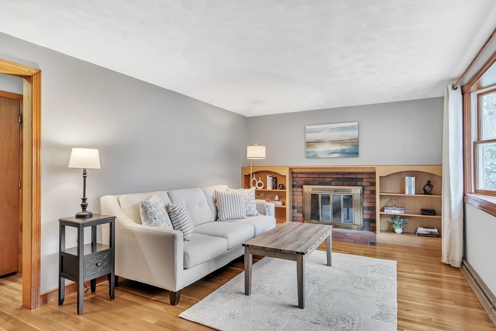 11 Violet Road Burlington, MA 01803 - Photo 3 of 25