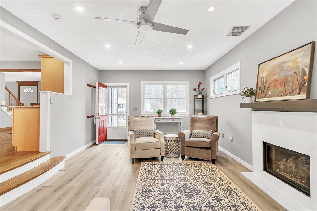 11 Violet Road Burlington, MA 01803 - Photo 10 of 25