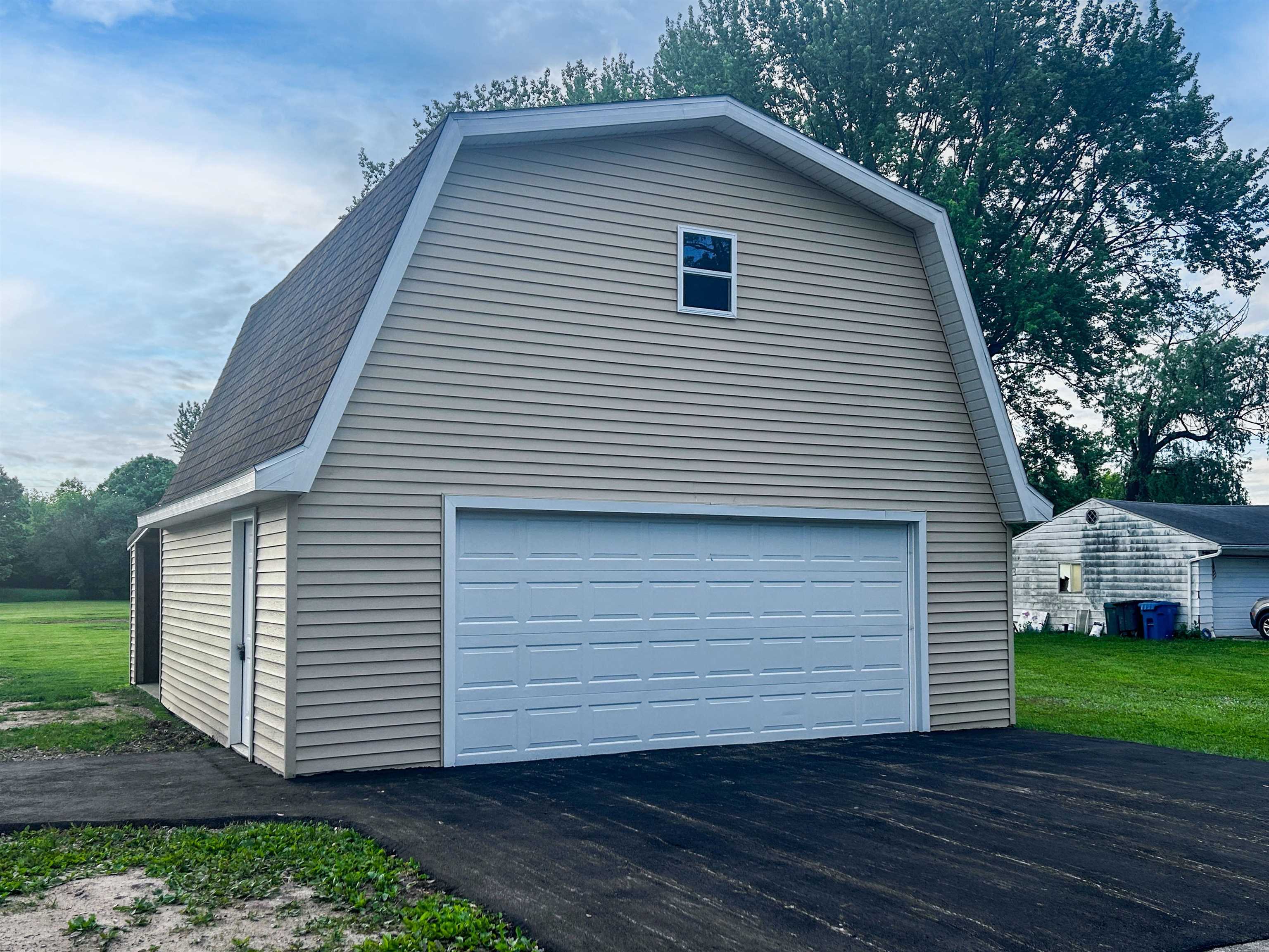 5098 Center Road Flint, MI 48506 - Photo 2 of 47