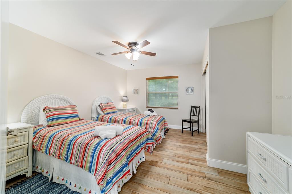 16520 Northwest 170th Street Williston, FL 32696 - Photo 29 of 98 a bedroom with two beds and a chandelier