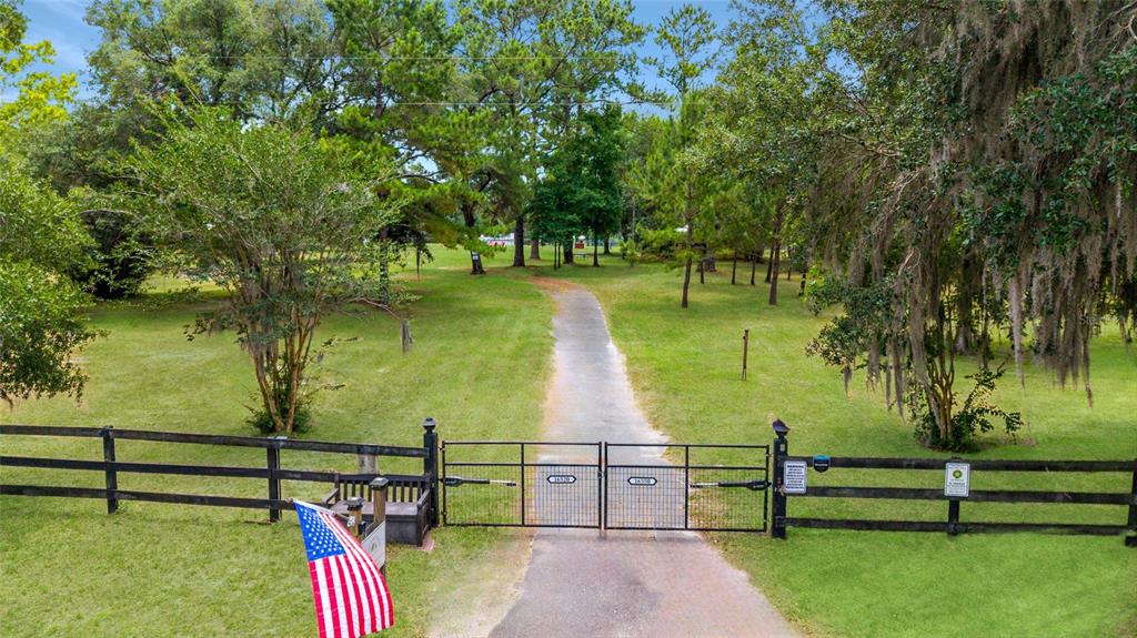 16520 Northwest 170th Street Williston, FL 32696 - Photo 93 of 98 a view of park with bench and trees