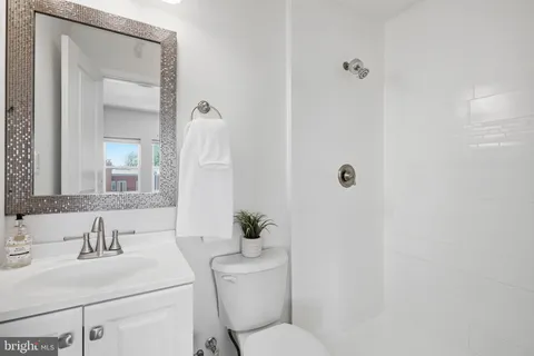 $850,000 | 329 18th Place Northeast, Washington, DC 20002