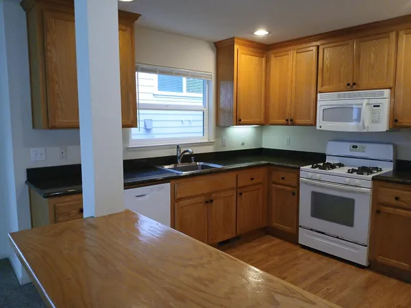 $3,300 | 410 Coronado Street, El Granada, CA 94018