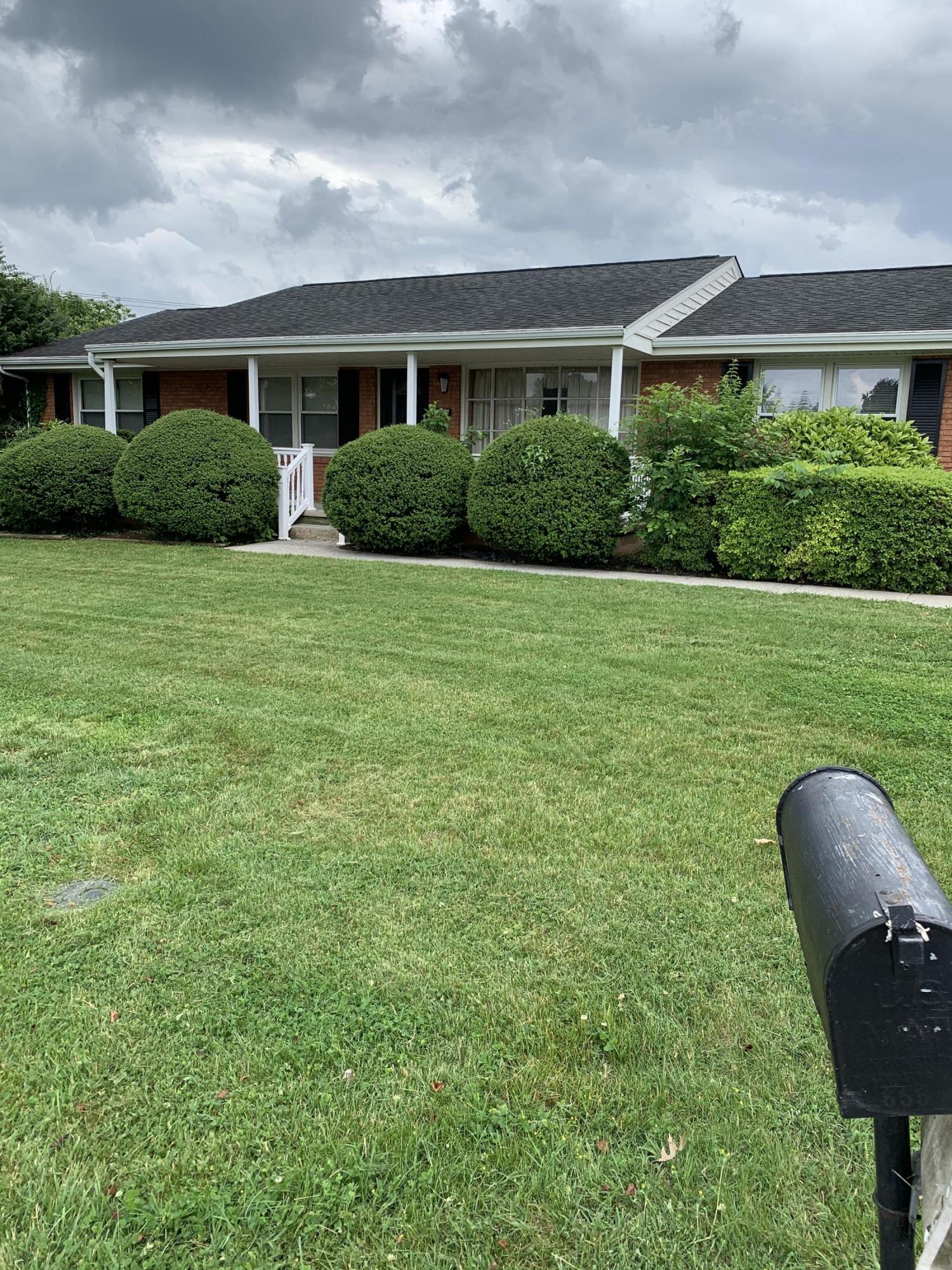 655 Magnolia Road Roanoke, VA 24019 - Photo 1 of 38 D4801753-1AF3-4D29-87E7-1D2EEA8F9E69