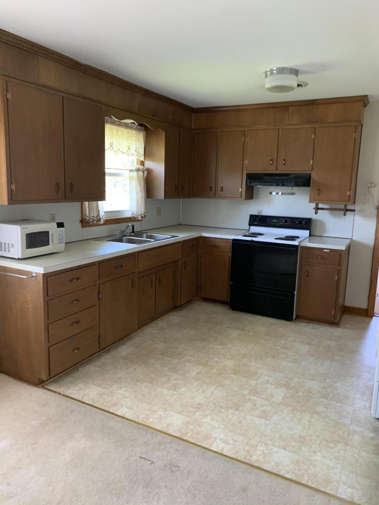 655 Magnolia Road Roanoke, VA 24019 - Photo 6 of 38 9D8B29C0-4A8A-4557-8D8D-7993491F9732