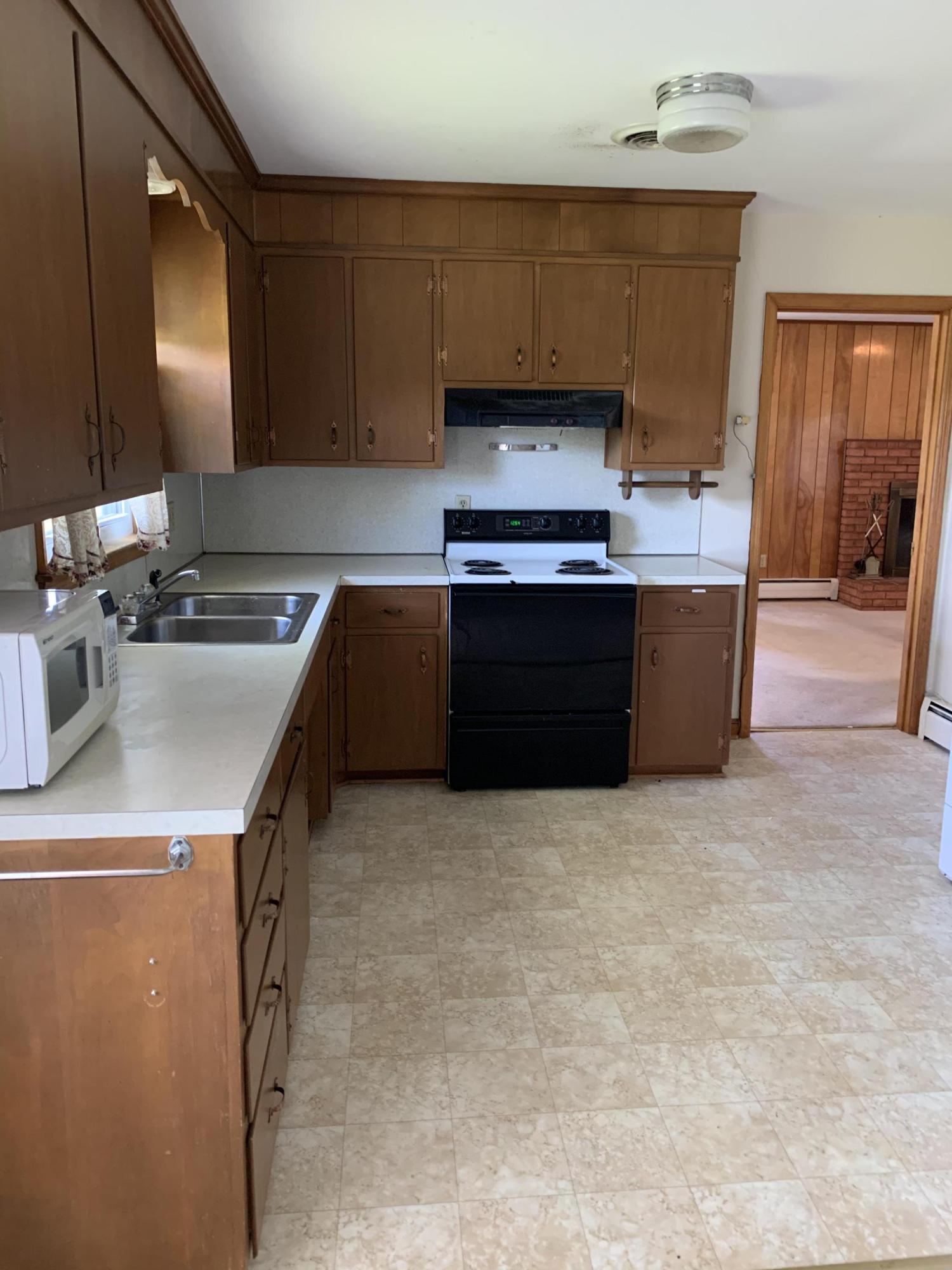 655 Magnolia Road Roanoke, VA 24019 - Photo 7 of 38 90446A76-4DCC-4745-AC68-F3B1B6D6CD73