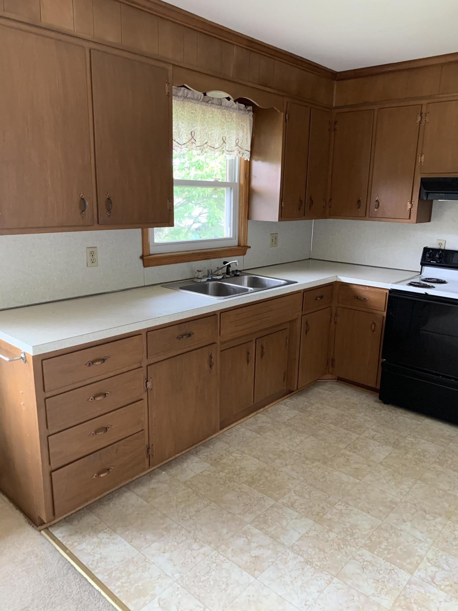 655 Magnolia Road Roanoke, VA 24019 - Photo 8 of 38 B12B6740-FCE0-4122-880F-BF4F29BAD21F