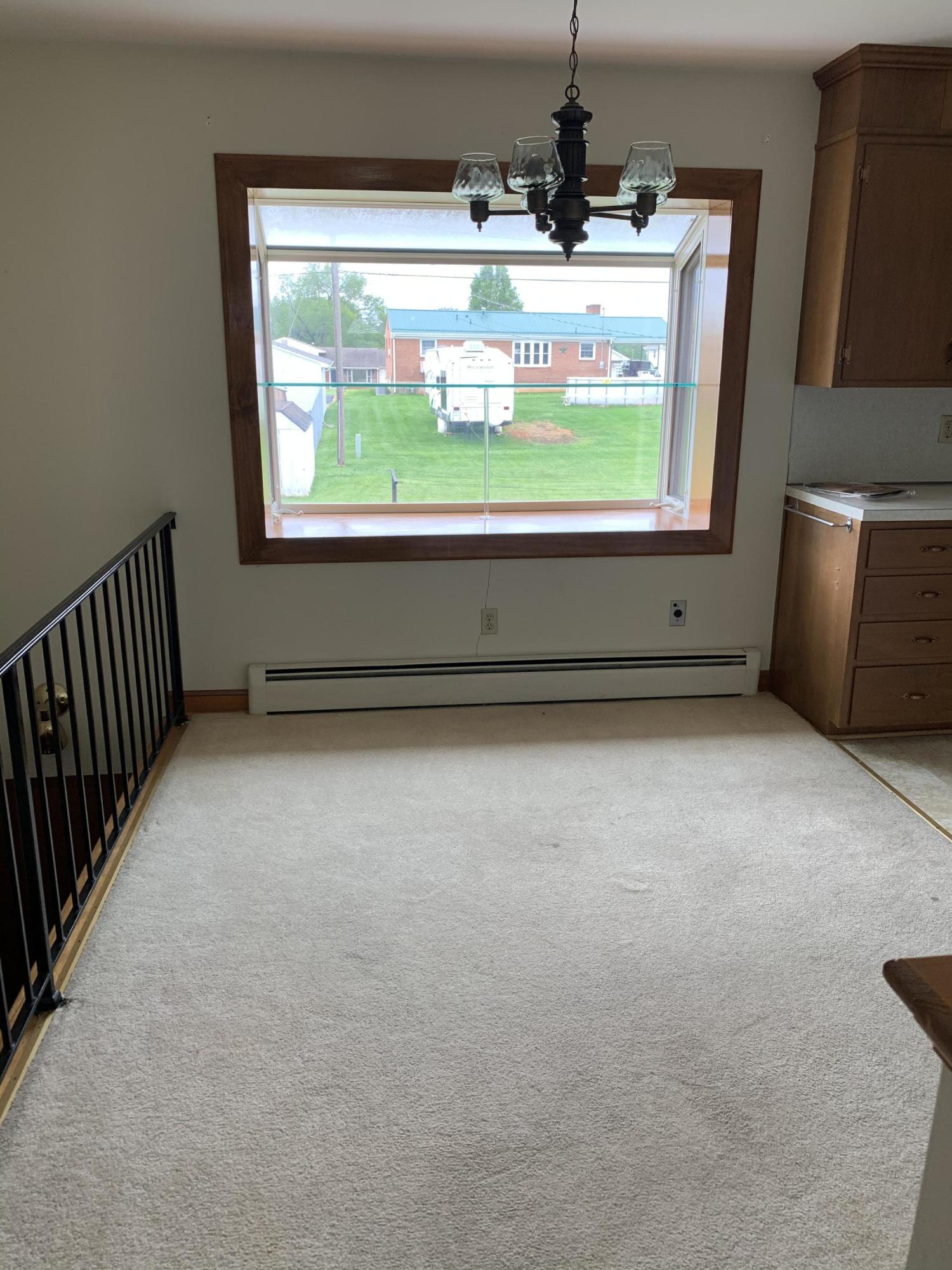 655 Magnolia Road Roanoke, VA 24019 - Photo 10 of 38 E017BB5B-06E9-4FDE-86CA-4AA0AA19AE19