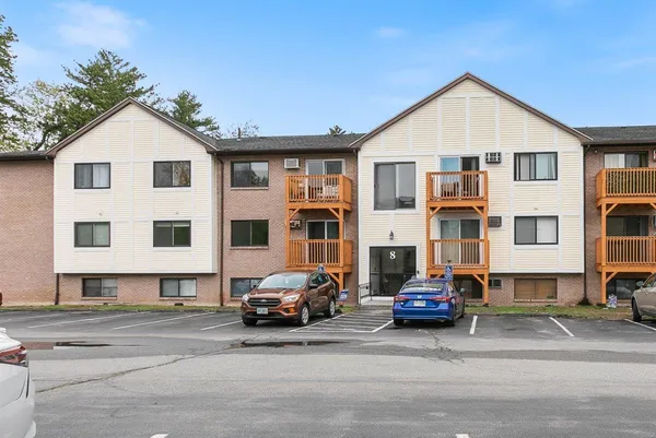 $289,000 | 8 Lancelot Court, Unit 27, Salem, NH 03079