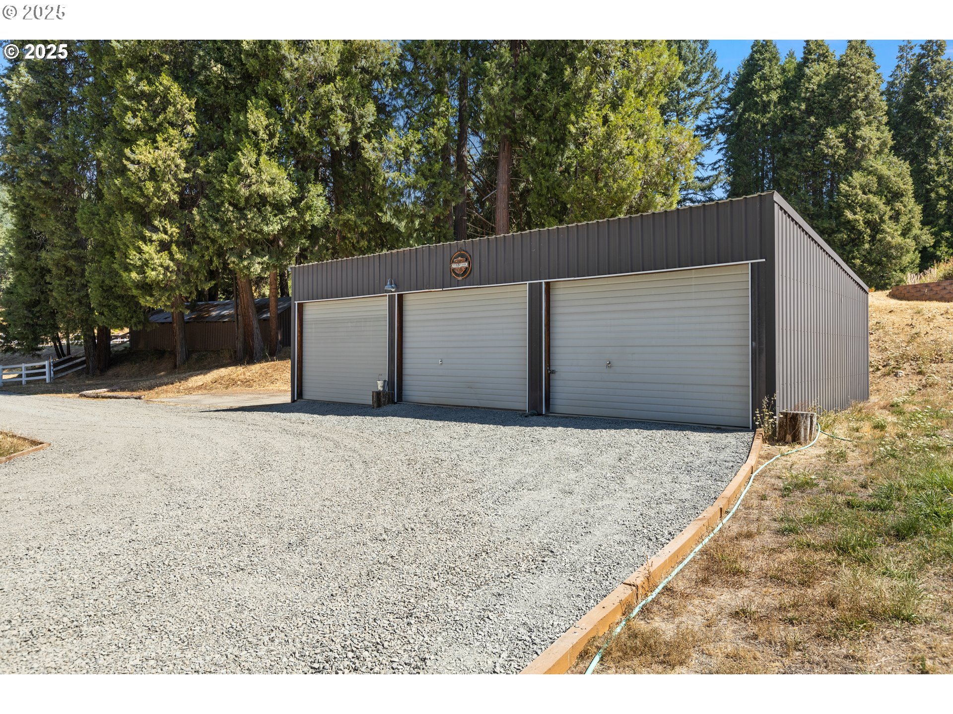 913 Starveout Creek Road Azalea, OR 97410 - Photo 25 of 27 a backyard of a house