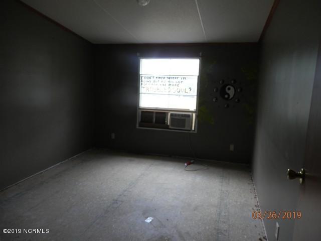 348 Lake Road Newport, NC 28570 - Photo 13 of 21 P3260045
