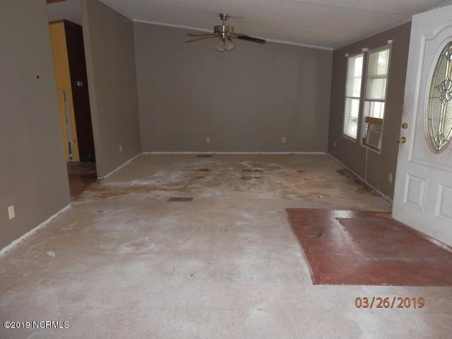348 Lake Road Newport, NC 28570 - Photo 3 of 21 P3260019