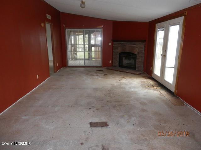 348 Lake Road Newport, NC 28570 - Photo 6 of 21 P3260022