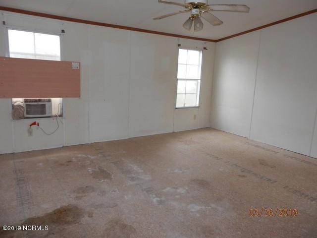 348 Lake Road Newport, NC 28570 - Photo 7 of 21 P3260028