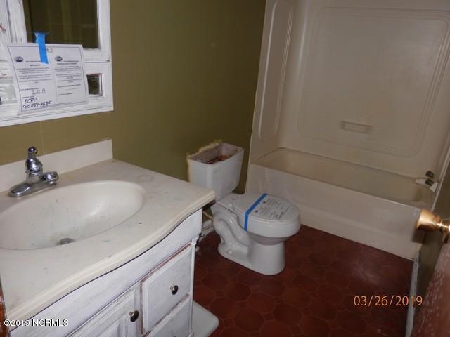 348 Lake Road Newport, NC 28570 - Photo 10 of 21 P3260035