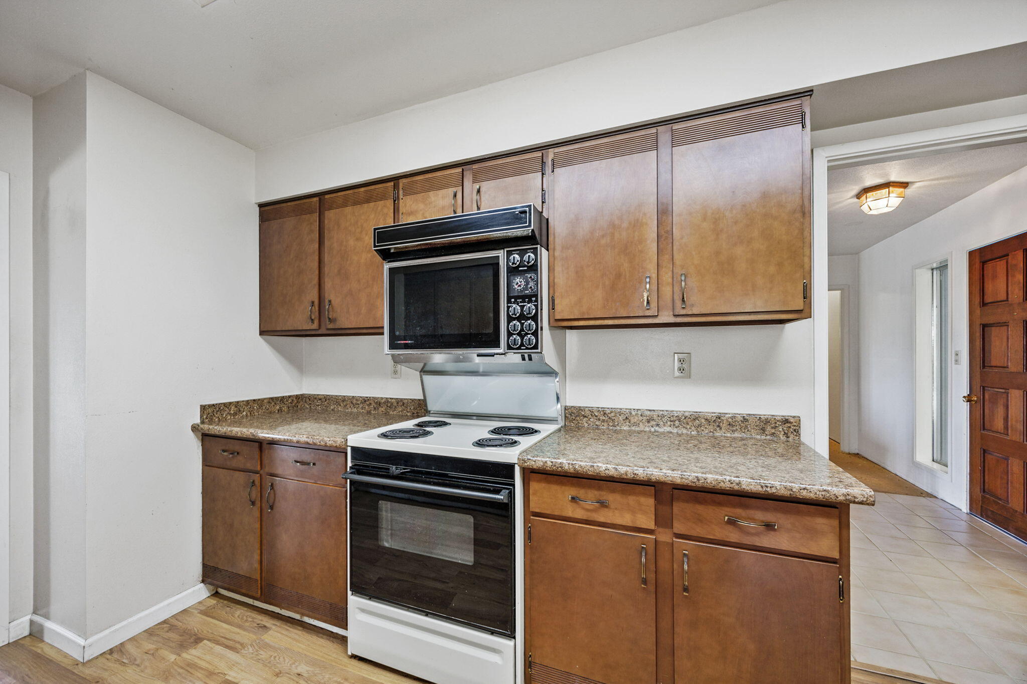 975 Applegate Street Jacksonville, OR 97530 - Photo 17 of 46 17-Kitchen