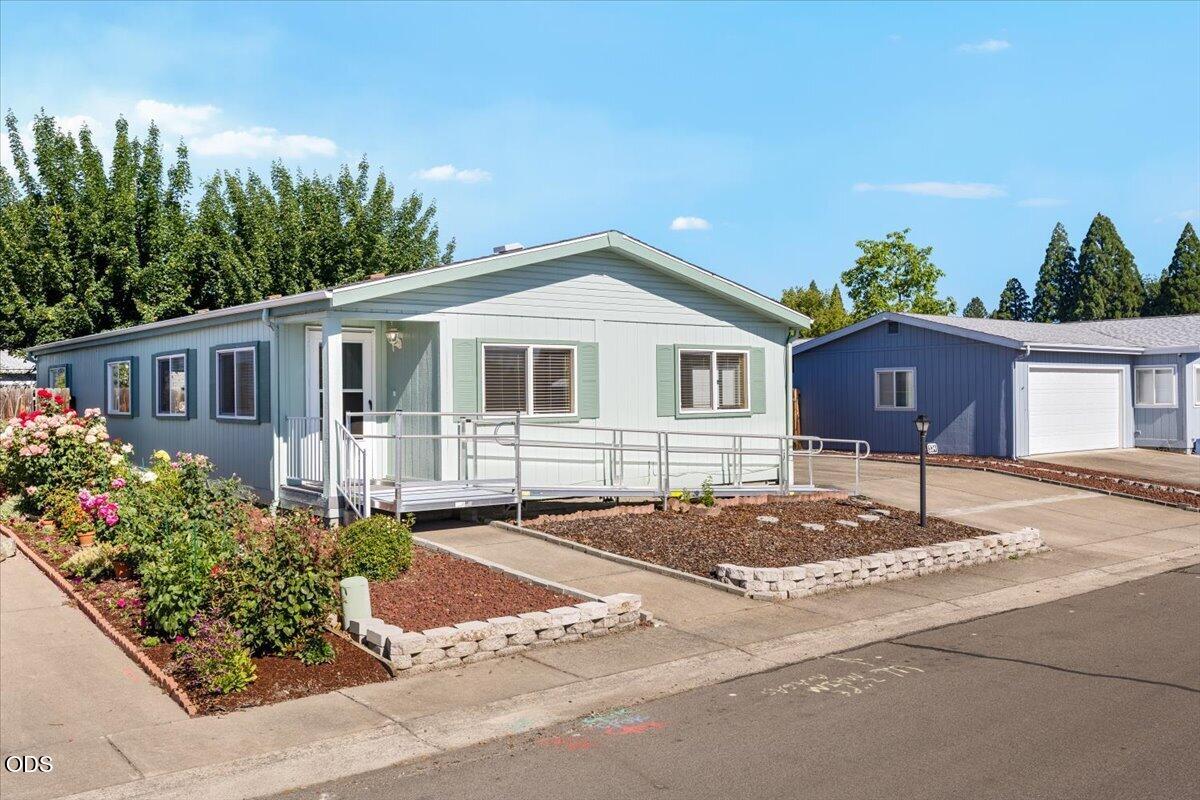 555 Freeman Road, Unit 234 Central Point, OR 97502 - Photo 2 of 24