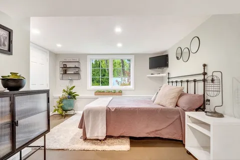 $1,265,000 | 2 Heritage Lane, Saugus, MA 01906