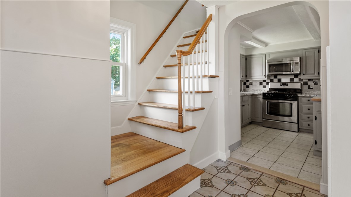 29 Cormier Road Lincoln, RI 02865 - Photo 9 of 33
