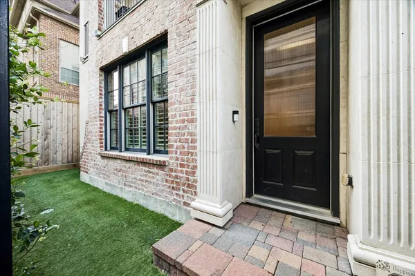 $4,950 | 1521 Oakdale Street, Houston, TX 77004