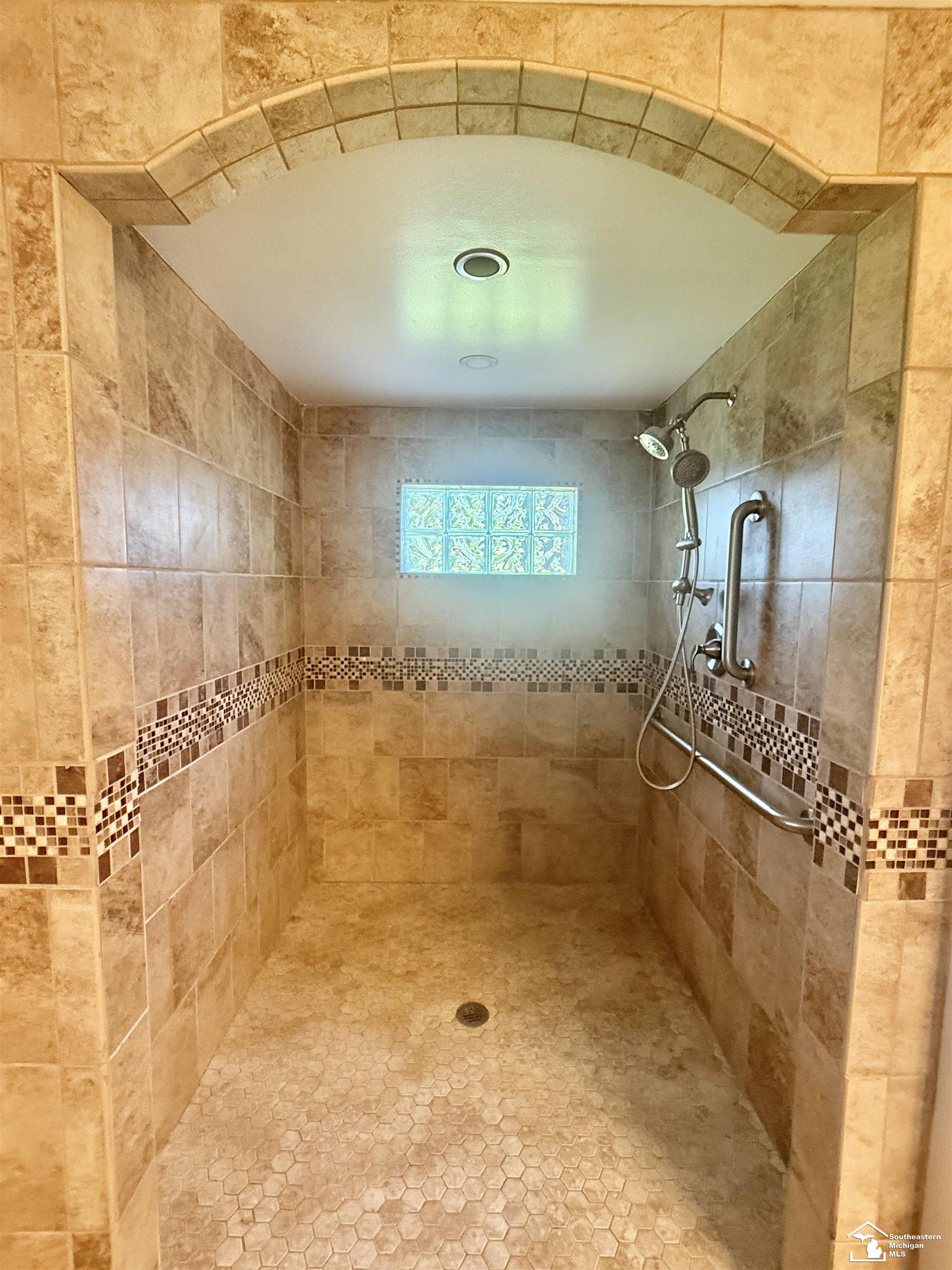 6349 Dixon Road Monroe, MI 48161 - Photo 18 of 31 50190553-ce3df4dd-0b6a-430a-ba18-2f4d23a20572.JPG