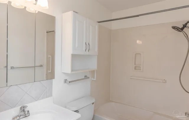 $1,150 | 2300 West Michigan Avenue, Unit 16, Pensacola, FL 32526