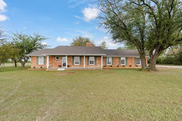 $539,000 | 401 Edgewood Lane, Cleburne, TX 76031