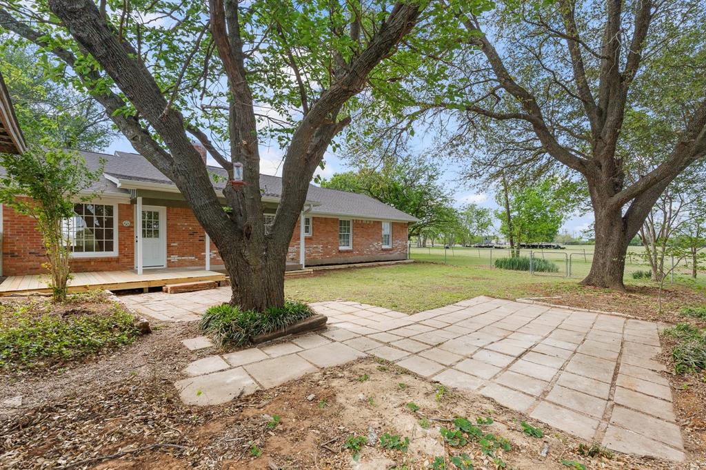 401 Edgewood Lane Cleburne, TX 76031 - Photo 25 of 39 a view of backyard with large trees