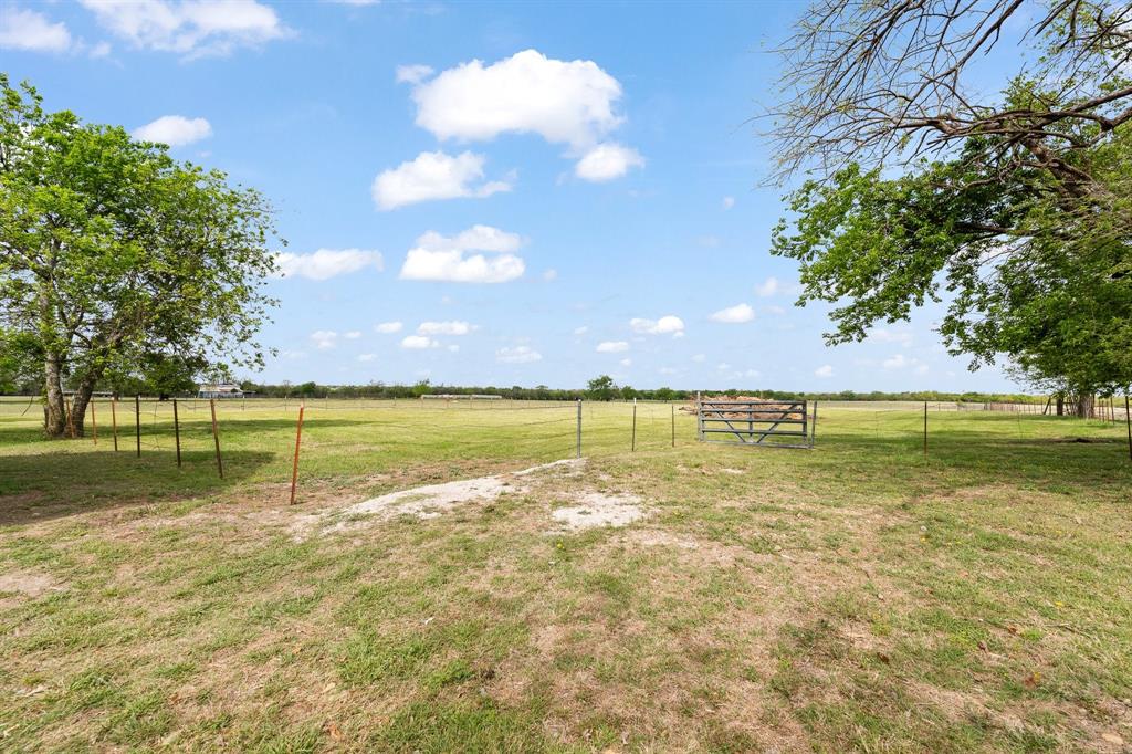 401 Edgewood Lane Cleburne, TX 76031 - Photo 28 of 39 a view of an ocean and a park