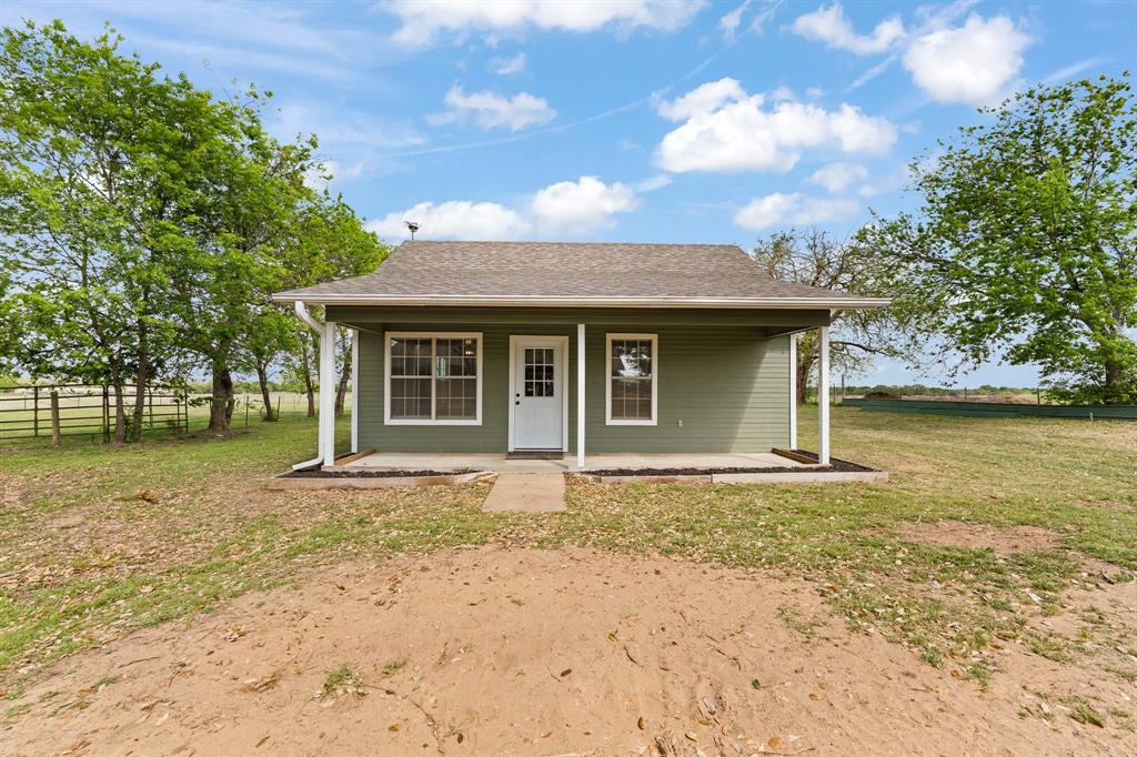 401 Edgewood Lane Cleburne, TX 76031 - Photo 29 of 39 a front view of a house with garden